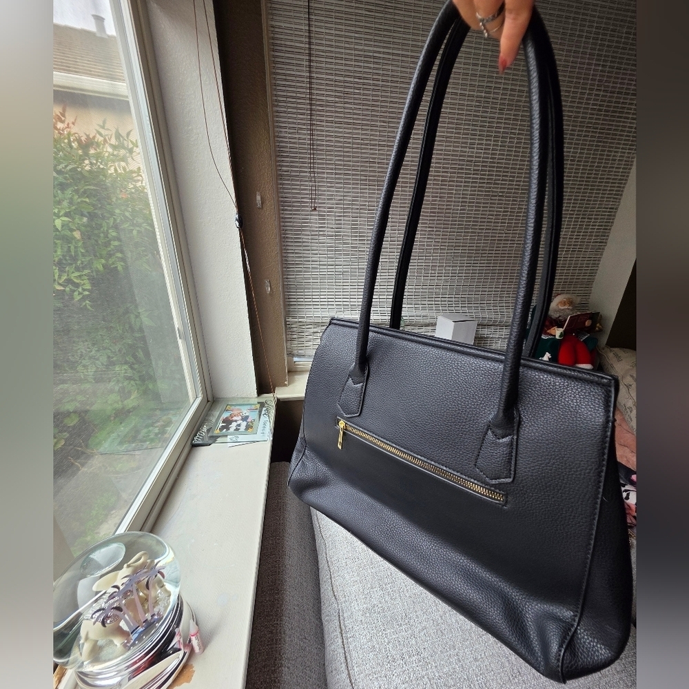 London Fog Matilda satchel in vegan leather. - Picture 9 of 9